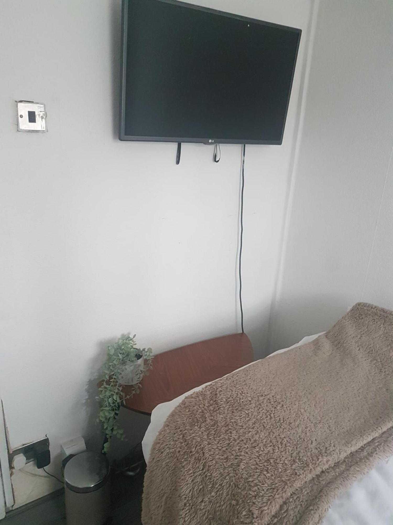 4 Mereside Walk Manchester Room photo